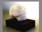 Sculpture figurative d'un crâne de cristal